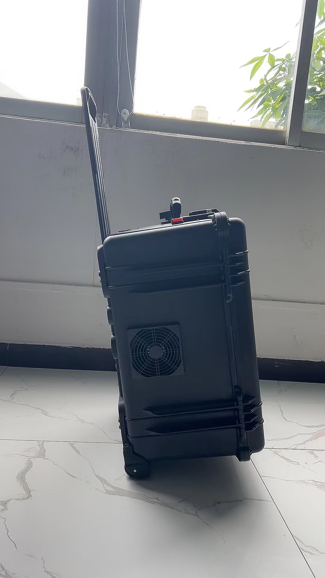 宿豫手拉箱型移动通信干扰器